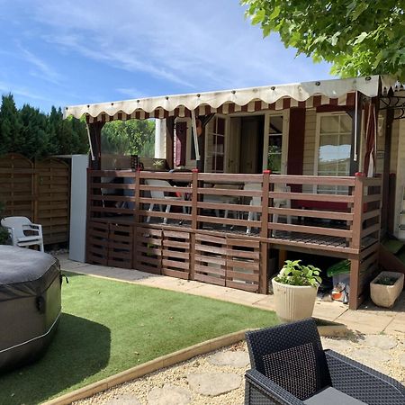 Havre De Paix Bord De Saone Avec Jacuzzi Hotel Massieux Luaran gambar